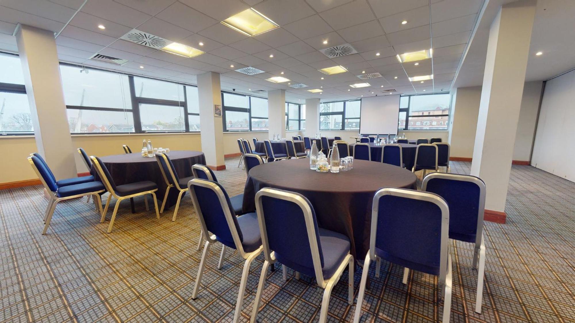 Holiday Inn Cardiff City By Ihg Kültér fotó